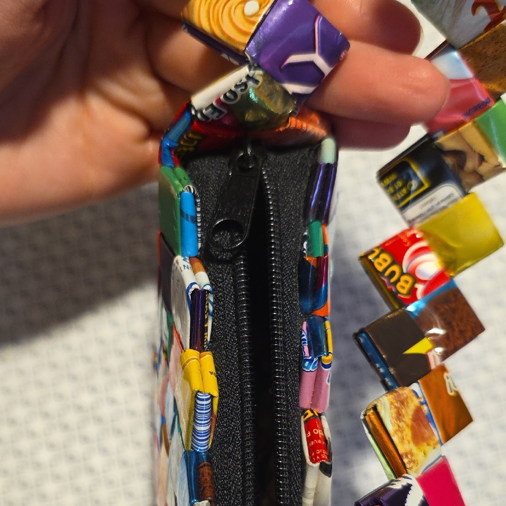 Colorful handmade Woven Women's Bag - Picture 6 of 8